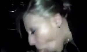 Студент, русские секс сайты що проходить курс по обкладинці, шукає одну зі своїх угод за додаткові гроші